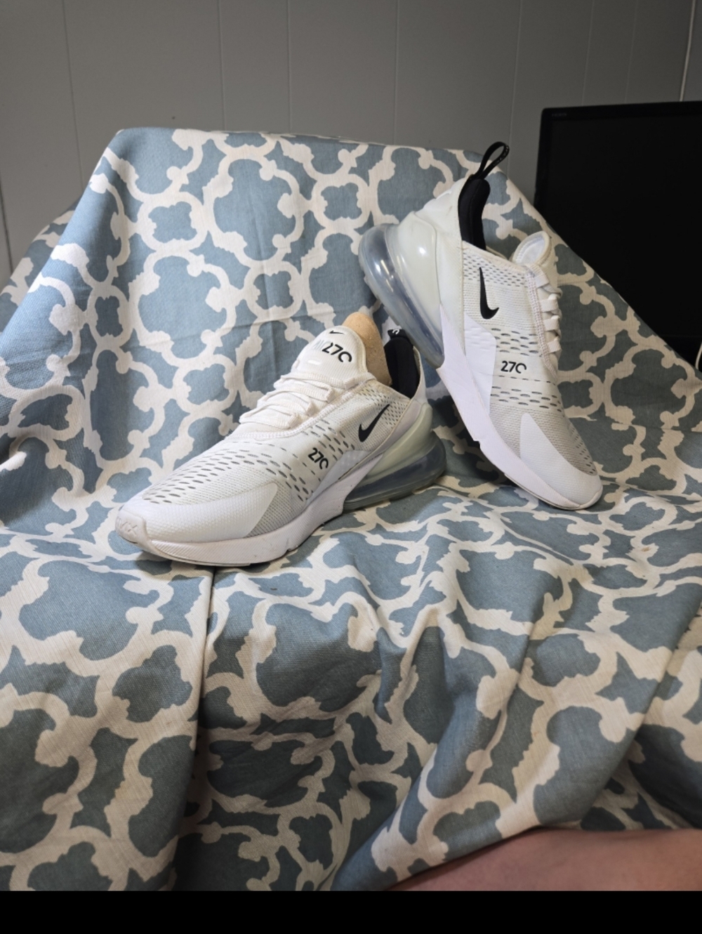 Size 10.5M Nike Air Max 270 White Black  AH8050-100